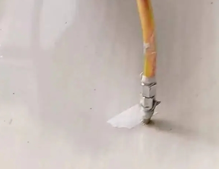阿克苏地瓷砖空鼓维修公司专业解答在瓷砖铺贴过程中，如果使用的砂料过粗（如全部使用了粗砂），可能会导致以下问题